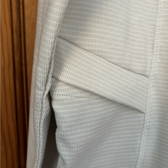 Avalanche Outdoor Supply Top - Picture 7 of 10